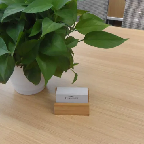 Vista 7 de Paquete de 1 soporte de madera de bambú para tarjetas de visita de escritorio para escritorio, soporte de exhibición de tarjetas de visita