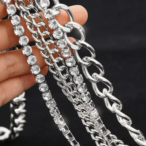 Vista 4 de Suyi Cinturón de cadena multicapa Cinturones de cadena de metal con diamantes de imitación para mujer Cadena de cintura dorada punk