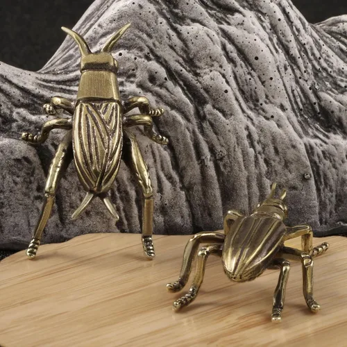 Vista 3 de DTREEL Figuras de escultura de modelo de críquet de latón, estatua de grillo de insecto realista de metal, colección de manualidades, adorno