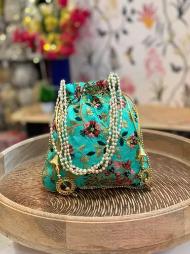 Vista 2 de Bolsas Potli de diseñador para mujer, Rajasthan batwa para bodas y fiestas, bolsa de seda bordada de diseñador étnico indio, bolso de mano