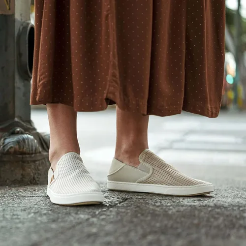Vista 5 de OLUKAI Pehuea - Tenis sin cordones para mujer, zapatos casuales para uso diario, tacón caído y malla transpirable, ligeros y cómodos durante todo