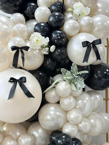 Vista 6 de Kit de arco de globos de 185 piezas negros y de arena de perlas doble relleno con lazos y perlas de imitación, globos negros y blancos