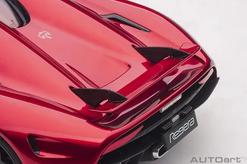 Vista 9 de Koenigsegg Regera Candy Red modelo 1/18 de AUTOART 79026