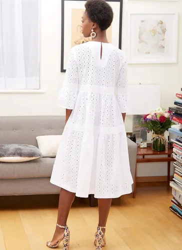 Vista 4 de McCall's Patterns McCall's - Vestido plisado hasta la rodilla para mujer, tallas 6-14, patrón de costura, color blanco