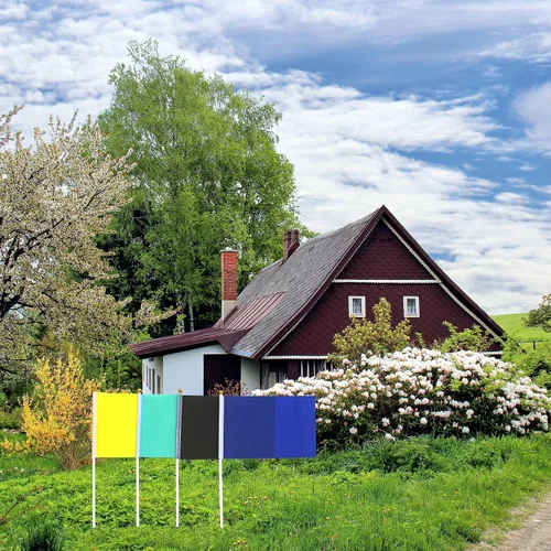 Vista 6 de Paquete de 50 banderas de color sólido, pequeñas banderas de mano pequeñas, juego de banderas blancas, negras, amarillas, naranjas, azules, moradas