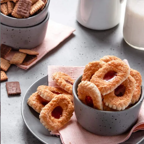 Vista 2 de Bahlsen Deloba - Galletas de grosella roja (1 caja) – Dulces y delicados, pasteles de hojaldre mantecosos con capas ligeras y relleno de grosella
