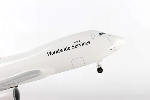 Vista 2 de Daron Skymarks Ups 747-400F Kit de construcción de modelo de avión con engranaje escala 1/200, blanco, negro
