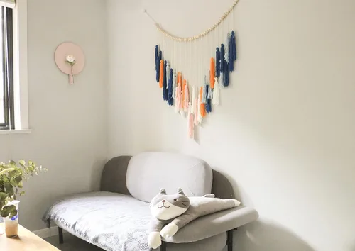 Vista 4 de Decocove Colgante de pared de macramé, colgante de pared grande de macramé con cuentas de madera, decoración de pared bohemia para dormitorio, sala