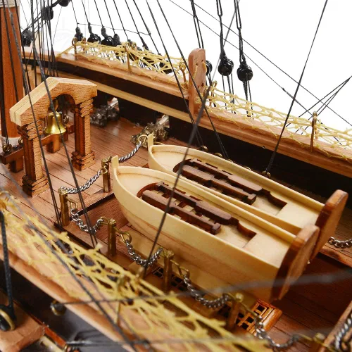 Vista 4 de Old Modern Handicrafts Modelo de barco USS Constitution de calidad de museo, hecho a mano de madera de alta calidad, gran atención a detalles