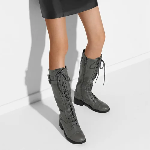 Vista 6 de DREAM PAIRS - Botas de poliuretano a la rodilla para mujer, estilo de equitación o combate