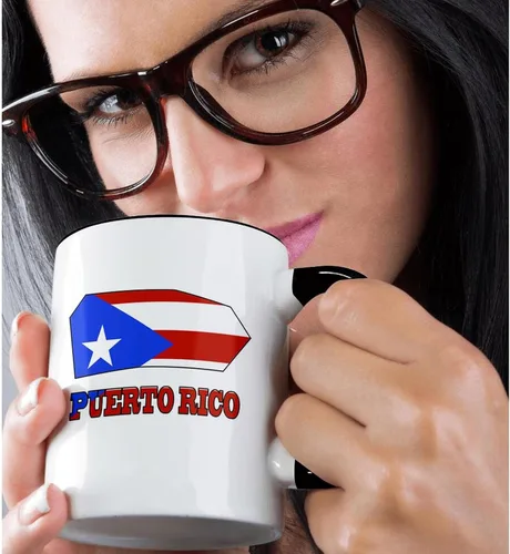 Vista 2 de 3dRose mug_55483_4 "La bandera de Puerto Rico en el mapa y nombre del país Puerto Rico" Taza negra de dos tonos, 11 oz, multicolor