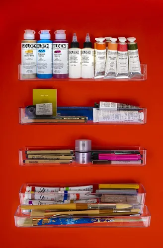 Vista 8 de ArtBin 6959AG - Organizador de pared y escritorio 2 en 1, organizador de escritorio para montar en pared de estadio, transparente, 1 organizador
