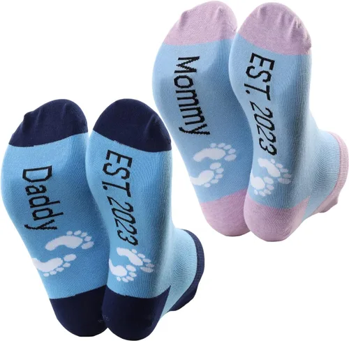 Vista 2 de MBMSO Regalos para padres nuevos papás, mamá y papá 2023, calcetines de revelación de embarazo para padres para ser regalos por primera vez