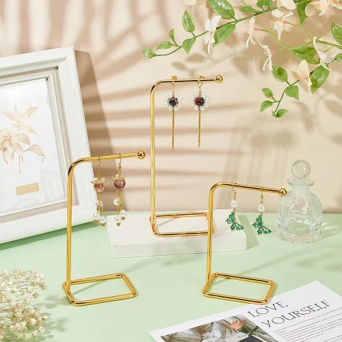 Vista 5 de FINGERINSPIRE 3 piezas de soporte de exhibición de aretes de metal en forma de L, soporte de exhibición de aretes colgantes dorados, estante