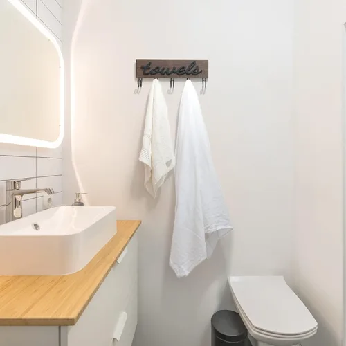 Vista 2 de Mkono Soporte de Toallas Montado en Pared, Toalleros para Baño, Decoración de Casa de Campo, Ganchos de Madera Rústica para Toallas, para Colgar