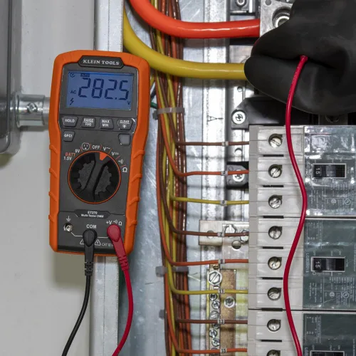 Vista 12 de Klein Tools ET270 Multímetro digital de rango automático, CA/CC, resistencia, continuidad, probador de receptáculo GFCI con cables de prueba y cable