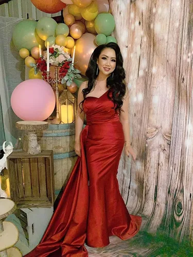 Vista 4 de Vestidos de dama de honor de sirena de un hombro para mujer, vestidos largos de satén con tren, vestidos formales de fiesta de noche con abertura
