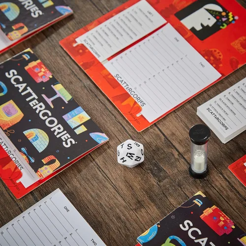 Vista 4 de Hasbro Gaming Scattergories Juego Clásico, Juego de Fiesta para Adultos y Adolescentes de 13 Años en Adelante, Juego de Mesa para 2+ Jugadores