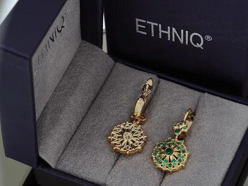 Vista 5 de ETHNIQ Felicia Collection - Aretes colgantes para mujer, diseño floral, chapados en oro amarillo de 22 quilates, adornados con circonita cúbica