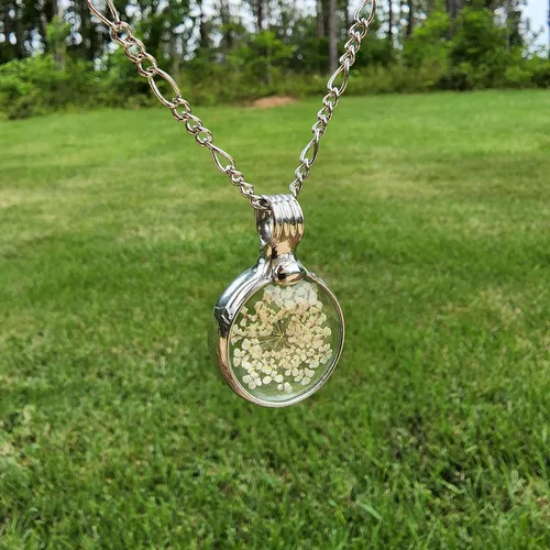Vista 9 de Queen Anne's - Collar de encaje con colgante de flor prensada real en cristal hecho a mano, joyería de flores silvestres, collares de encaje