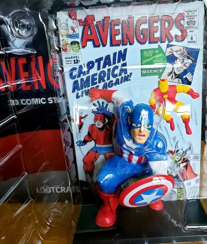 Vista 3 de The Avengers 3D Comic Standee de LOOT Crate