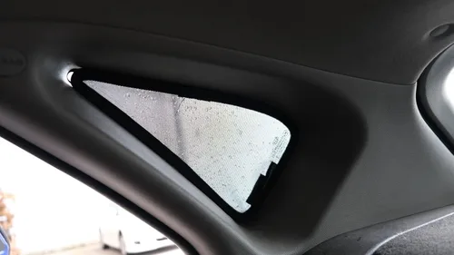 Vista 2 de Snap Shades para KIA Cerato Hatchback 2ª generación de persianas de ventana de puerto (TD; 2008-2012)