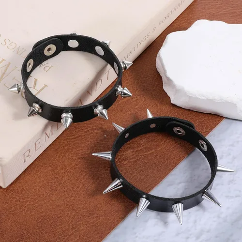Vista 3 de 2 pulseras punk, pulseras con tachuelas de cuero, remaches góticos, pulsera ajustable con pinchos, pulsera de metal, accesorios punk