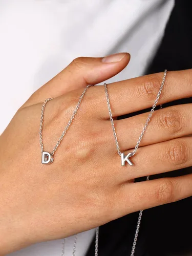 Vista 7 de ChicSilver - Collar de plata de ley 925 con inicial para mujeres y niñas, joyería de letras delicadas, para regalo personalizado (con caja de regalo)