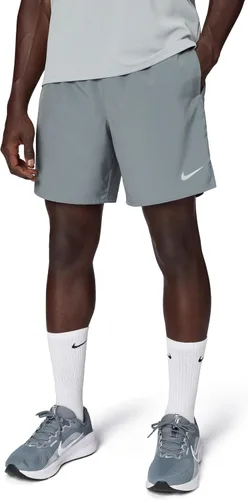 Vista 11 de Nike Men's Challenger Dri-Fit 7" Brief-Lined Running Shorts Carmesí claro/Carmesí claro/Plata reflectante