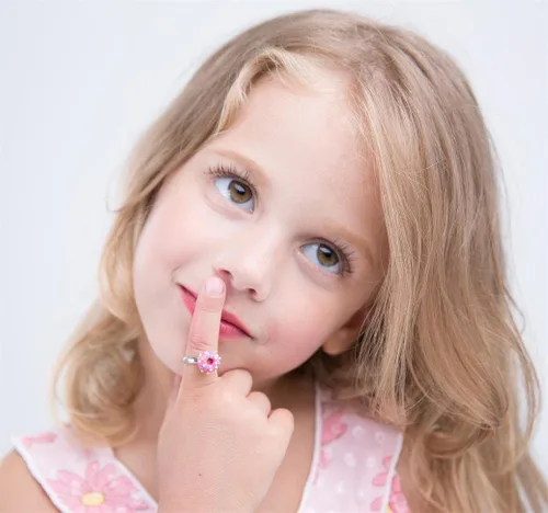 Vista 2 de Juego de anillos ajustables para niñas pequeñas, colorido y bonito unicornio, anillos de mariposa para niños, juego de joyas para niños
