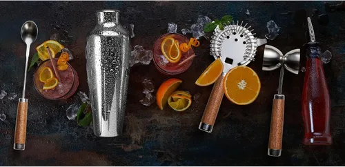 Vista 3 de Outset Kit de herramientas de barra de acero inoxidable, juego de 4: colador, cuchara agitadora, jigger y abridor de botellas
