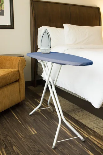 Vista 3 de Tabla de planchar plegable de 40 pulgadas, compacta, soporte que ahorra espacio con altura ajustable, mesa de planchar resistente con patas en Y
