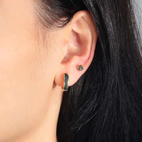 Vista 213 de CiNily Aretes Huggie de ópalo con bisagras, chapados en oro, hipoalergénicos, pequeños aretes de aro para mujeres, adolescentes, niñas, hombres
