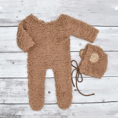 Vista 2 de Vemonllas Traje de oso para fotografía de recién nacido, accesorios para sesión de fotos de bebé recién nacido, mameluco con pies, gorro de oso