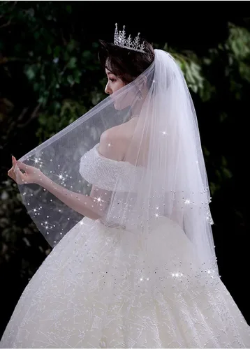 Vista 4 de AMAJIERUIZE Velo de novia corto de 2 niveles para mujer con peine de metal