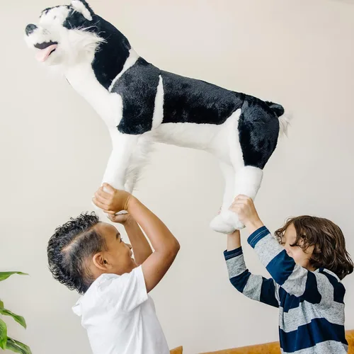 Vista 5 de Perro de peluche realista Melissa & Doug, raza husky siberiano gigante (más de 2 pies de altura)