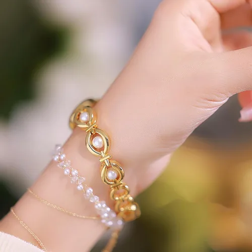 Vista 6 de BESTKANG Elegante reloj de pulsera vintage dorado para mujer, reloj de cuarzo con esfera ovalada, reloj de pulsera impermeable para mujer