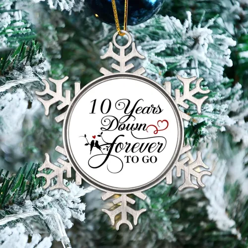 Vista 6 de Adorno de Navidad personalizado, copo de nieve, redondo, recuerdo conmemorativo, 10 años, «Down Forever to Go» de metal de 3 pulgadas, recuerdo