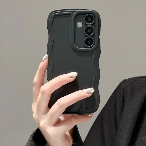 Vista 14 de UEEBAI Funda de silicona con marco ondulado para Samsung Galaxy A13 5G, lindo marco ondulado, ajuste delgado, a prueba de golpes, funda suave y Negro