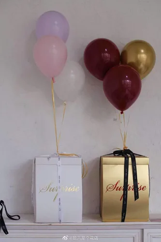 Vista 4 de Caja de regalo de flores sorpresa de explosión de 10 x 10 x 14 pulgadas, para propuesta de matrimonio, fiesta de cumpleaños, Navidad, día de la Rosa