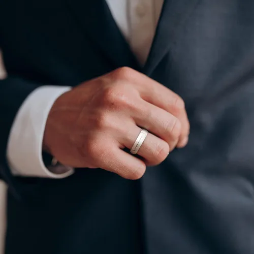 Vista 3 de Anillo de boda de plata de ley 925 maciza de 0.236 in con cúpula clásica