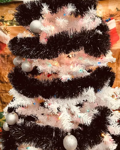 Vista 8 de Guirnalda de oropel de 25 pies perfecta para vacaciones, Día de los Caídos, Navidad, Año Nuevo, celebraciones, festivales, eventos especiales, Negro