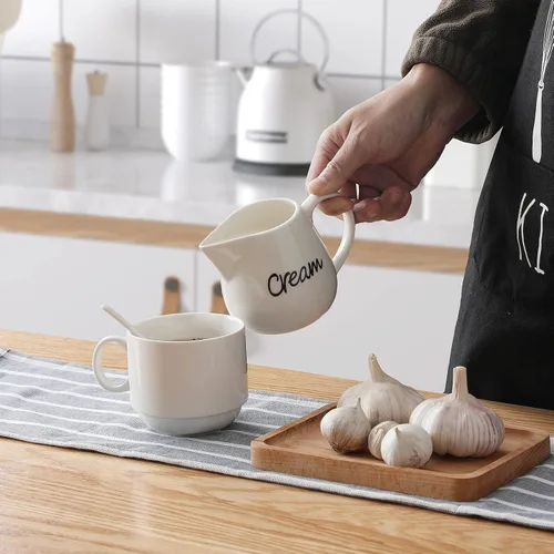 Vista 2 de ONTUBE Crema de porcelana, jarra de crema de leche de cerámica de 12 oz (blanco) Porcelain, 12oz creamer pitcher, white, drip-free, easy-pour