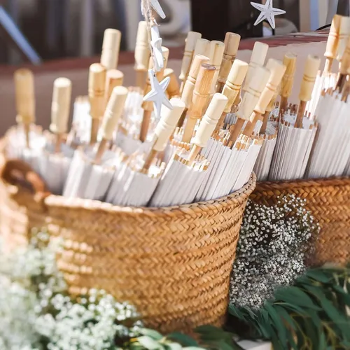 Vista 2 de Efavormart - Paquete de 4 mini paraguas de papel blanco de 16 pulgadas, pequeños detalles de bambú para centros de mesa caprichosos, recuerdos