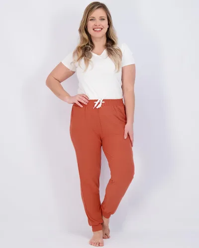 Vista 4 de Real Essentials - Pantalones, paquete de 3 unidades Real Essentials - Pantalones deportivos de yoga ultra suaves para mujer con bolsillos y cordón