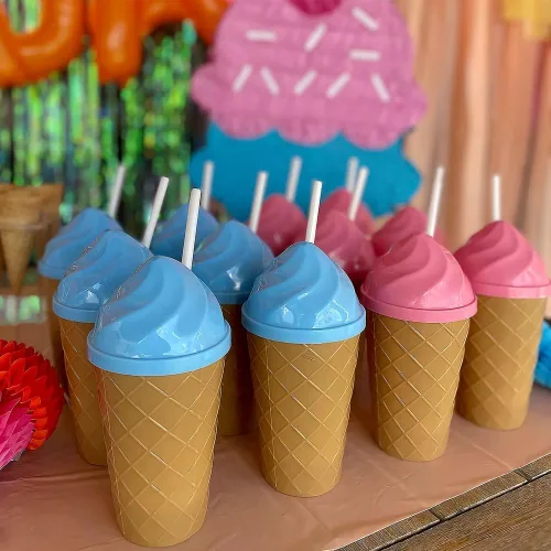 Vista 2 de Fun Express Ice It - Paquete de 12 fiestas con forma de hielo para niños, sin BPA para fiestas de cumpleaños y eventos de verano