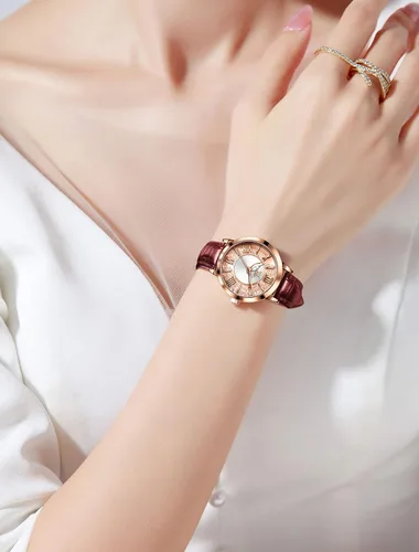 Vista 2 de OLEVS Reloj elegante para mujer, con correa de cuero, para mujer, diseño de arena movediza de diamante, oro rosa, acero inoxidable, resistente al