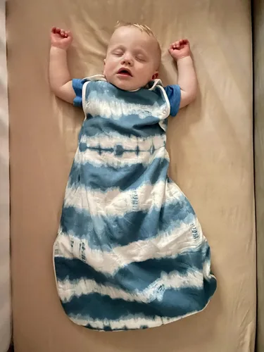 Vista 4 de Crane Baby Manta portátil, manta de algodón suave para niños y niñas de 0 a 9 meses, teñido anudado azul, 19 pulgadas de ancho x 30 pulgadas de alto