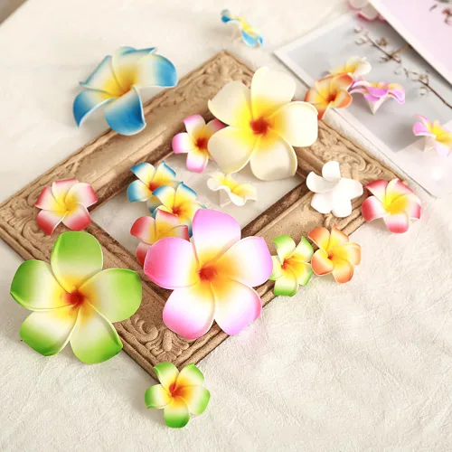 Vista 3 de 10 pinzas de flores hawaianas de plumeria hawaiana, pasadores de pelo para fiesta en la playa, horquillas artificiales de flores tropicales