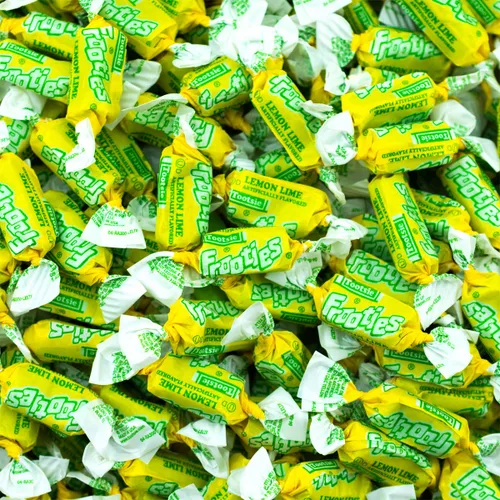 Vista 3 de Caramelos masticables Frooties de Tootsie Roll, sabor a lima limón - 360 unidades, bolsa de 38.8 onzas.